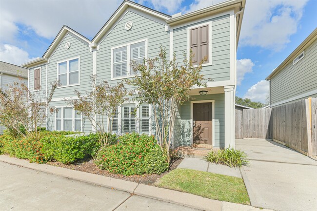 Photo - 738 Redwing Pl Dr