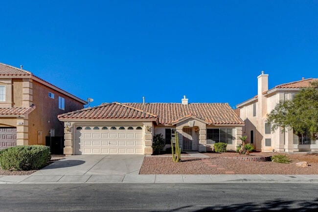 Building Photo - POOL House in Silverado Ranch!
