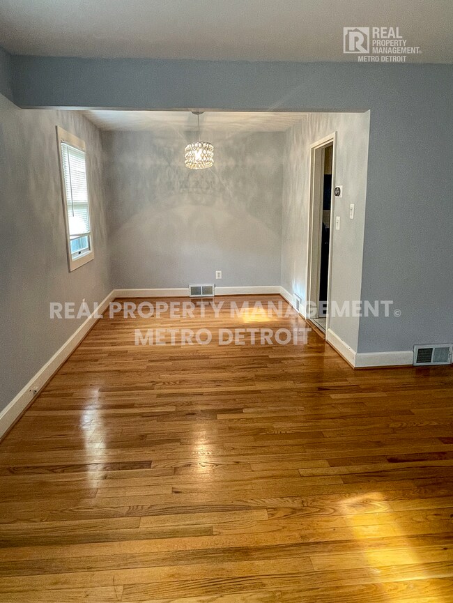 Photo - 655 N Eton St