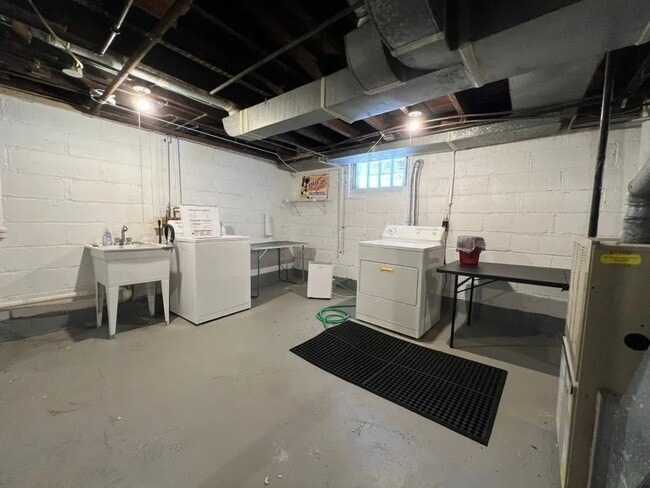 Photo - 357 W 9th St Unidad A