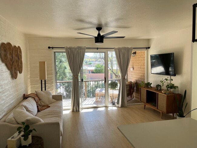 Photo - 2 W Greenock Dr Unit 2DD