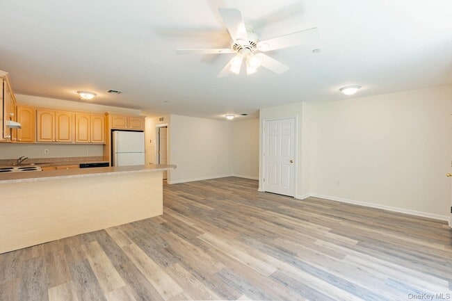 Photo - 105 Flurry Ln