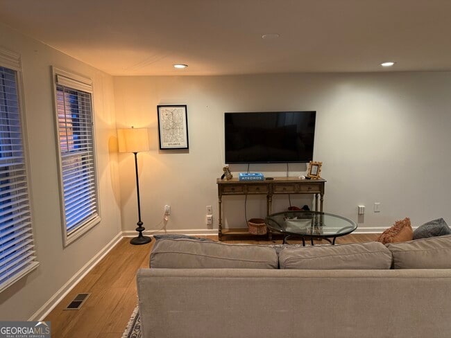 Photo - 105 Wynnmeade Pkwy