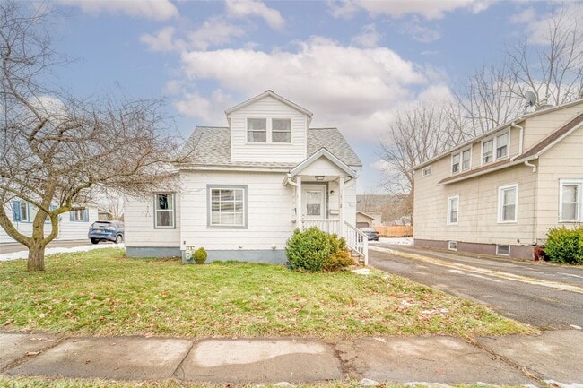 Building Photo - 425 Clayton Ave