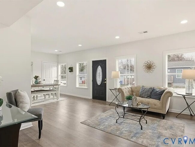 Photo - 724 Wilson St