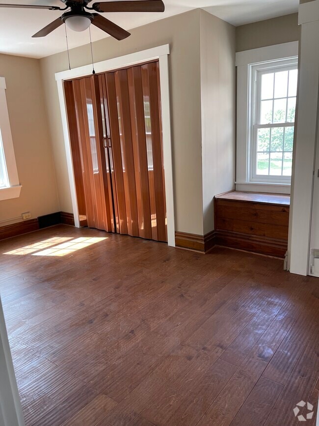Building Photo - 414 Young St Rental
