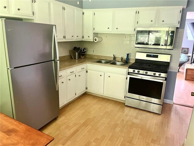 Photo - 494 Putnam Pike