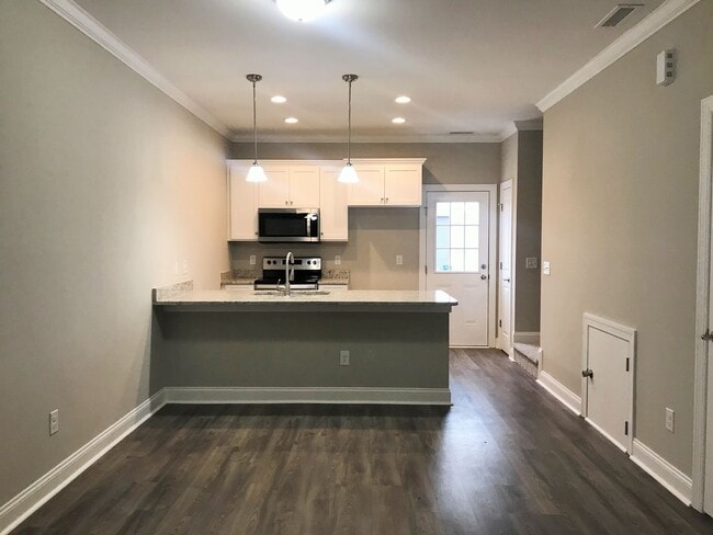 Photo - 3 Bedroom Townhome in Hickory