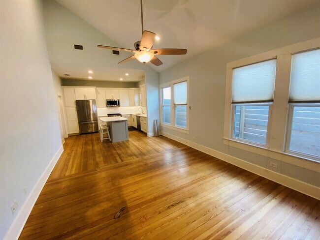 Photo - 521 E Live Oak St