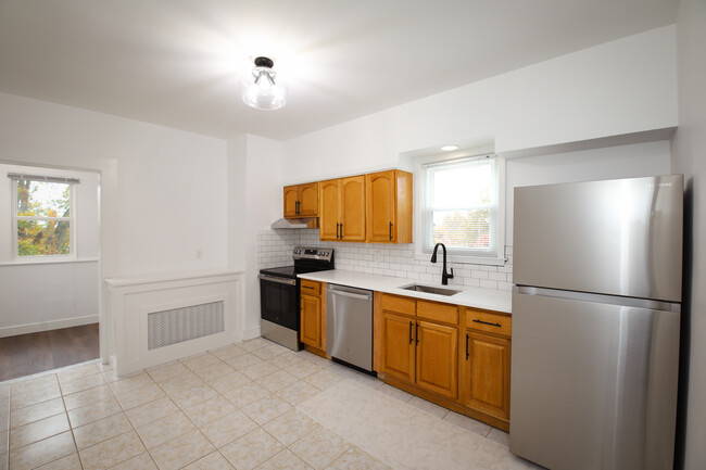 Brand New Appliances - 18 Everett Ave Apartments Unit BR Private Laundry Off St Parking