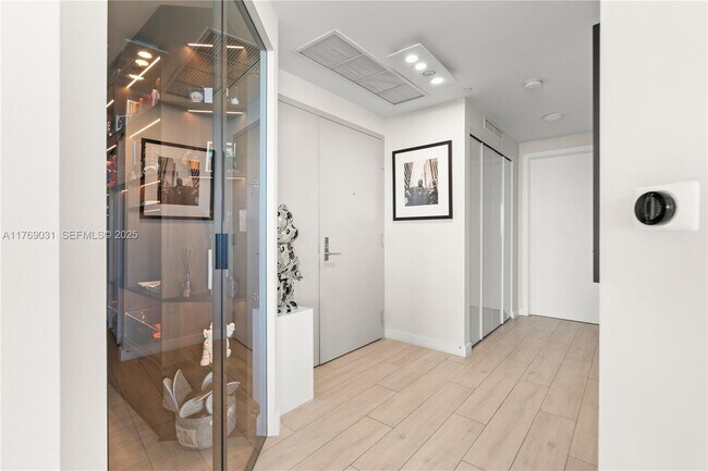 Photo - 488 NE 18th St Unidad 715