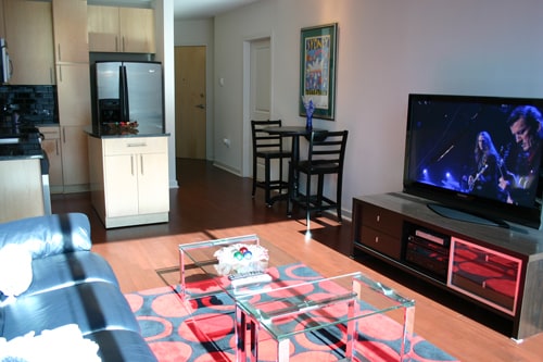 Sol de la mañana en la sala de estar - 210 N Church St Unidad 1805