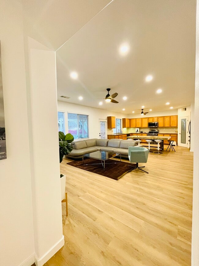Photo - 38343 Bonino Dr