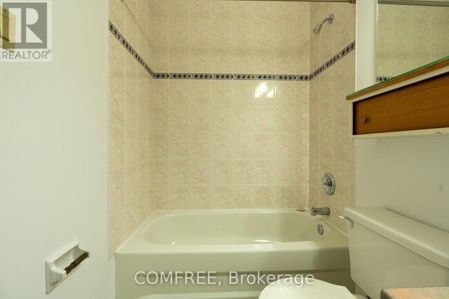 Photo - 2100 Regent St