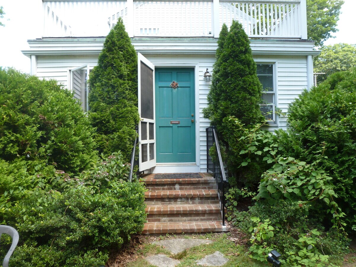 170 Narragansett Ave Unit Village Apartment Jamestown, RI