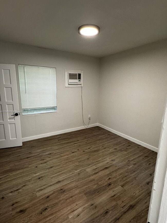 Photo - 541 SW 7th St Unit 1