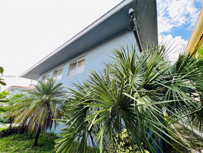 Building Photo - 2033 Calais Dr Unit 8