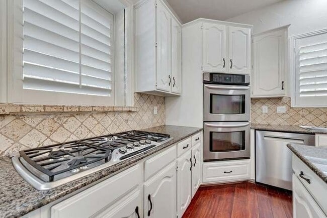 Photo - 806 Shadow Glen Dr