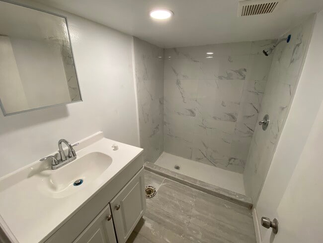 Photo - 3276 Parkview Ave