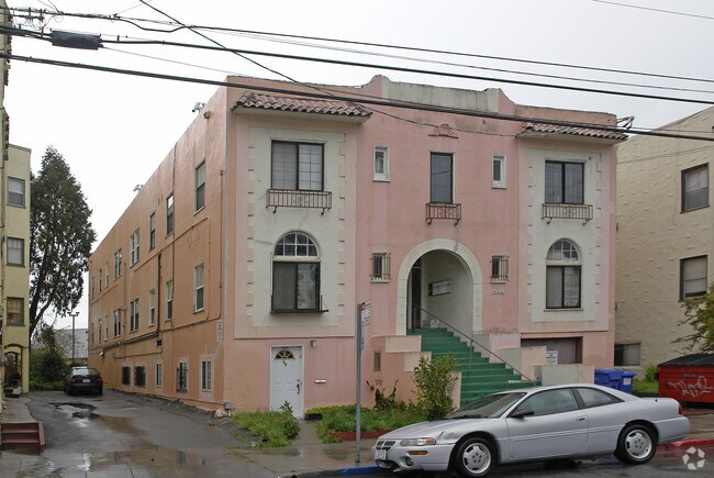 Photo - 1944 Curtis St Apartments