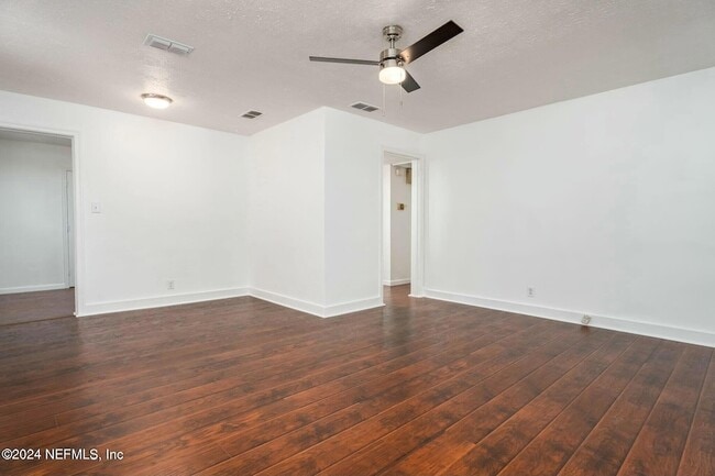 Photo - 2221 Commonwealth Ave