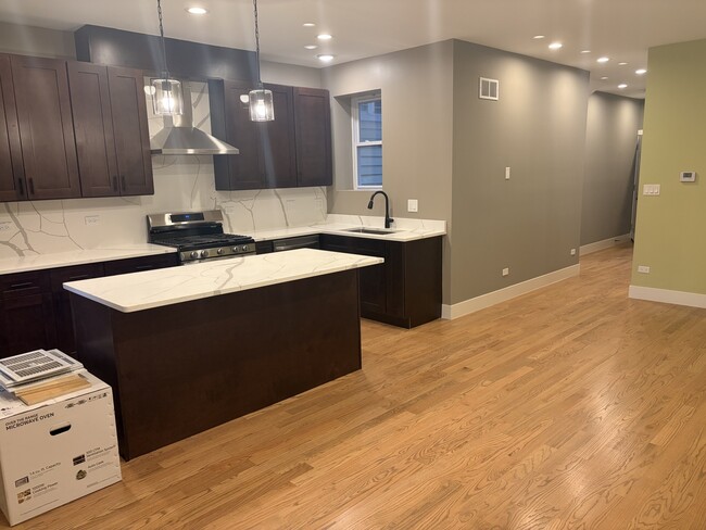 Photo - 2719 W Augusta Blvd