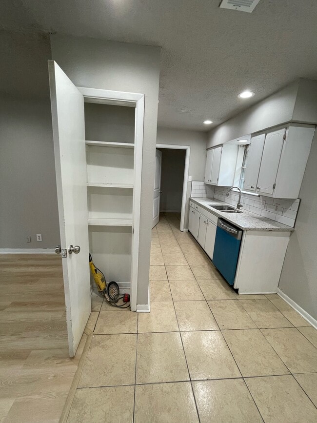 Photo - 1338 McCall St