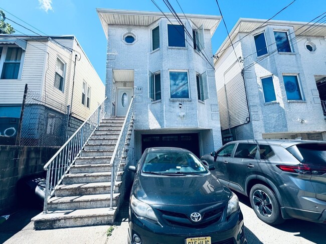 162 W 53rd St Unit 2