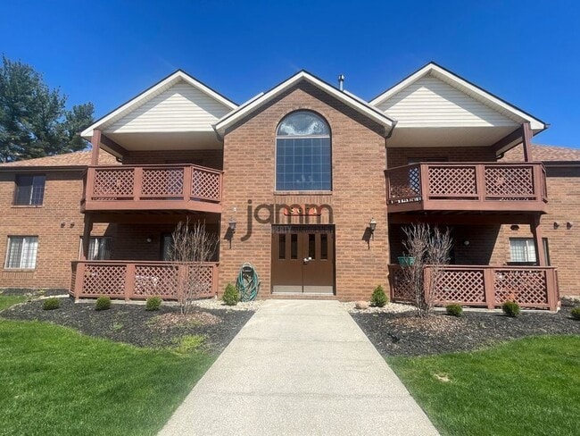 Building Photo - 8671 Scenicview Dr Unit #206