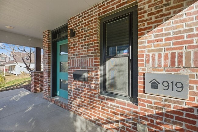 Photo - Stylish Midtown townhouse with stunning city views!