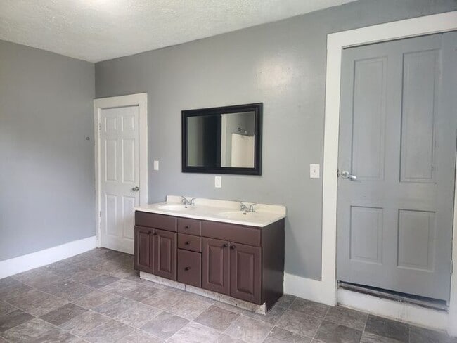 Cozy 2 B 2 BA Duplex - Now $200 Lower in Price !