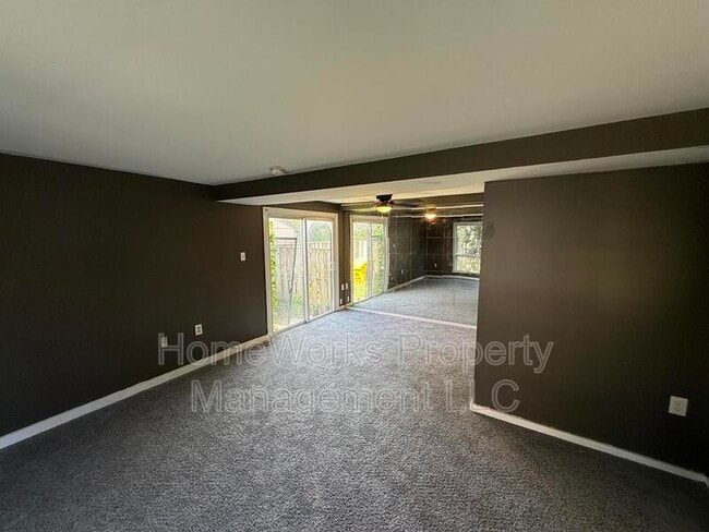 Photo - 554 West Ct