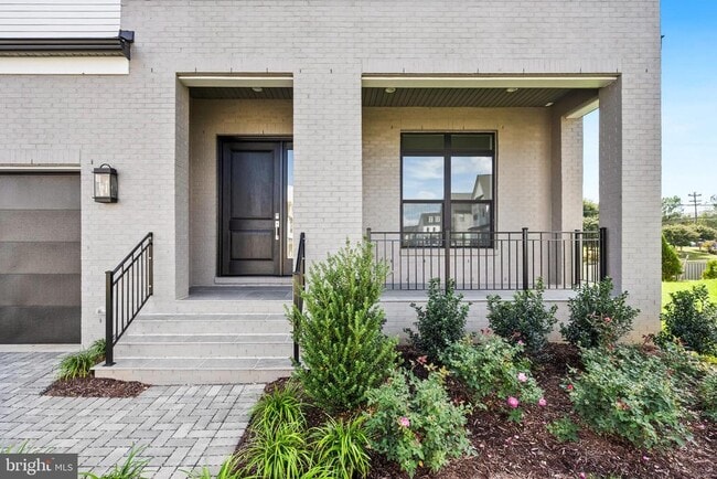 Building Photo - 841 N Manchester St