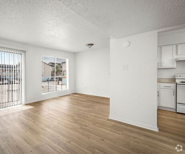Building Photo - 2111 Holly Hall St Rental