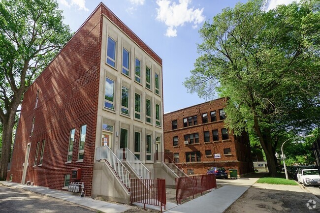 Building Photo - 2812 N Mildred Ave Unit 3 Rental