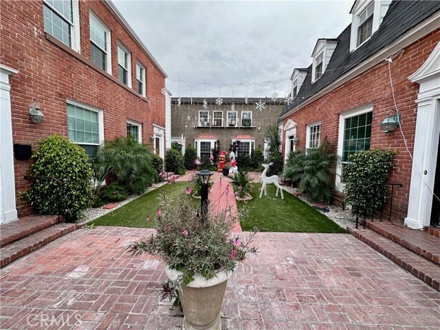 Building Photo - 1760 N Las Palmas Ave