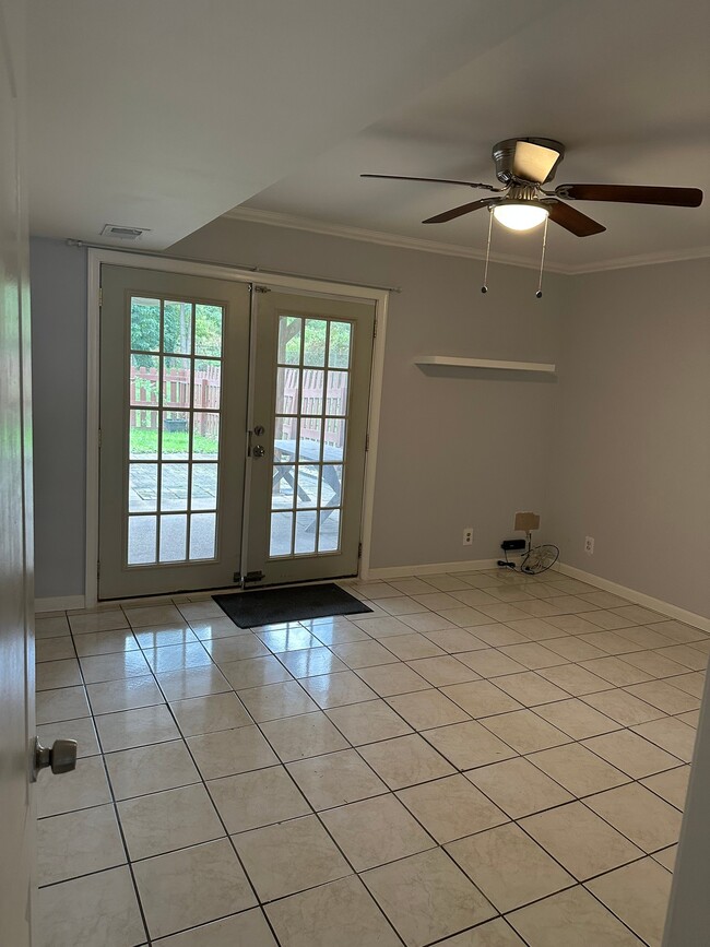 Photo - 145 Sutcliffe Ln
