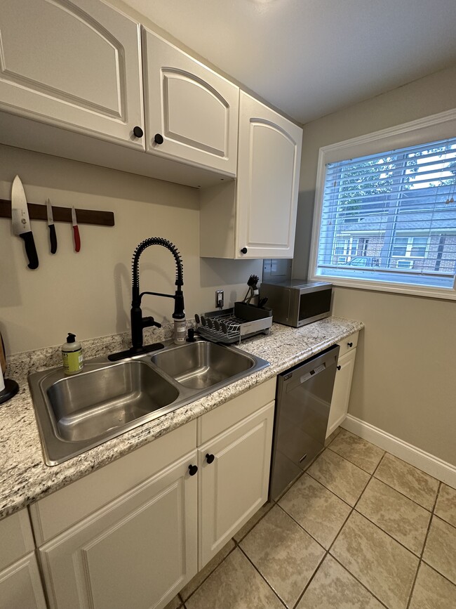 Dishwasher - 603 Maplewood Ave Unit B