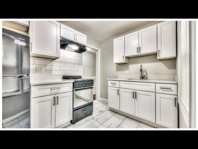 Photo - 422 Walcott Rd