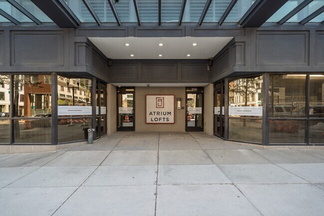 Photo - 106 N High St