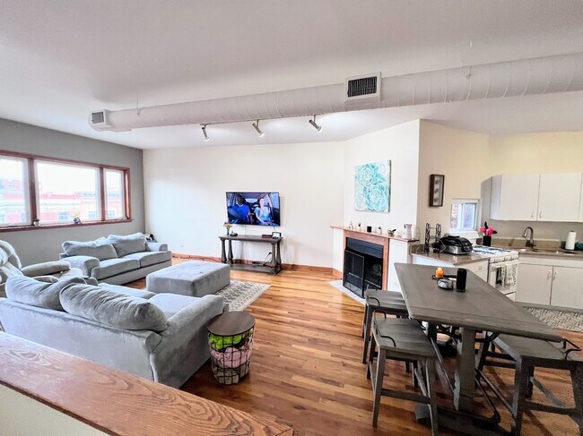 Photo - 1465 W Chicago Ave Unit 4