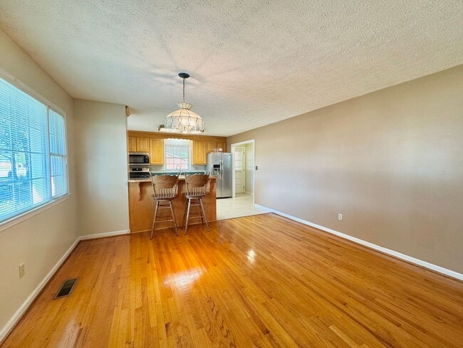 Photo - 301 E Ferrell St