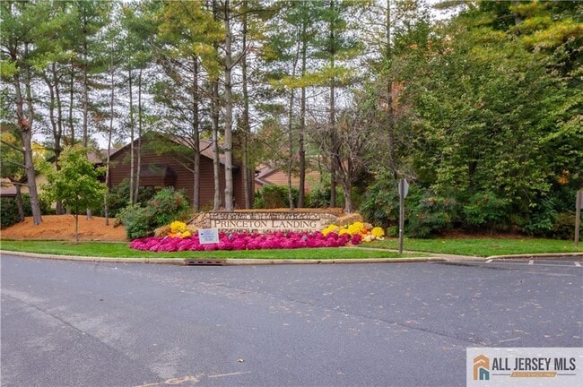 Building Photo - 1203 Sayre Dr Rental