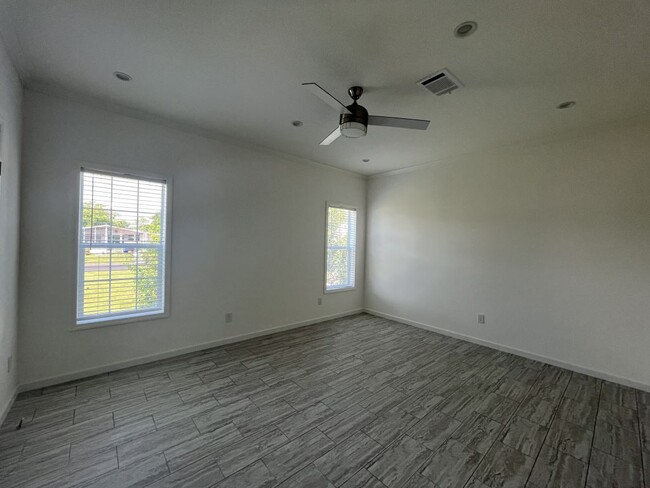 Photo - 557 Bimini Cay Cir
