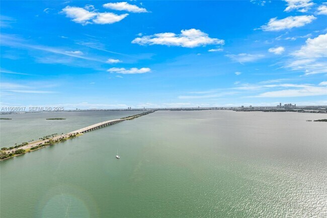 Photo - 3131 NE 7th Ave Unidad 3505