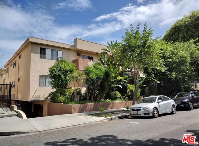 Building Photo - 650 Westmount Dr Unit 206 Rental