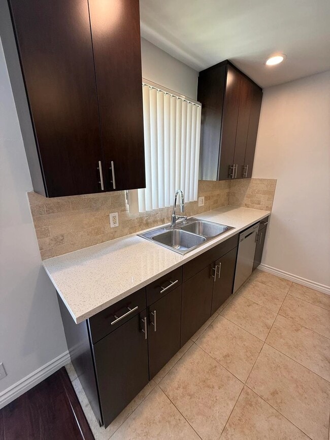 536 N Sweetzer Ave Unit 7