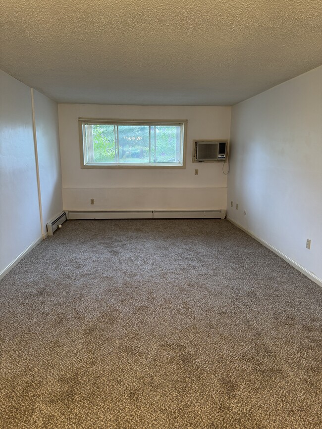 Building Photo - 353 Pawtucket Blvd Unit 7 Rental