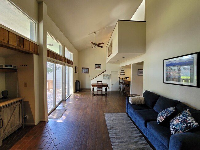 Photo - 247 Davis Cup Dr