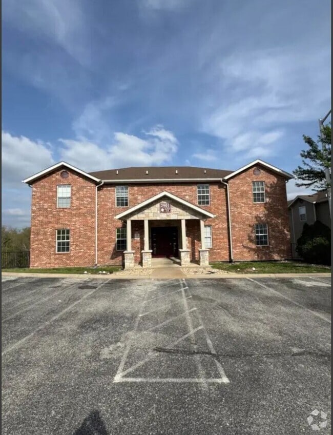 Building Photo - 3 bedroom/2 bath condo Unit #3